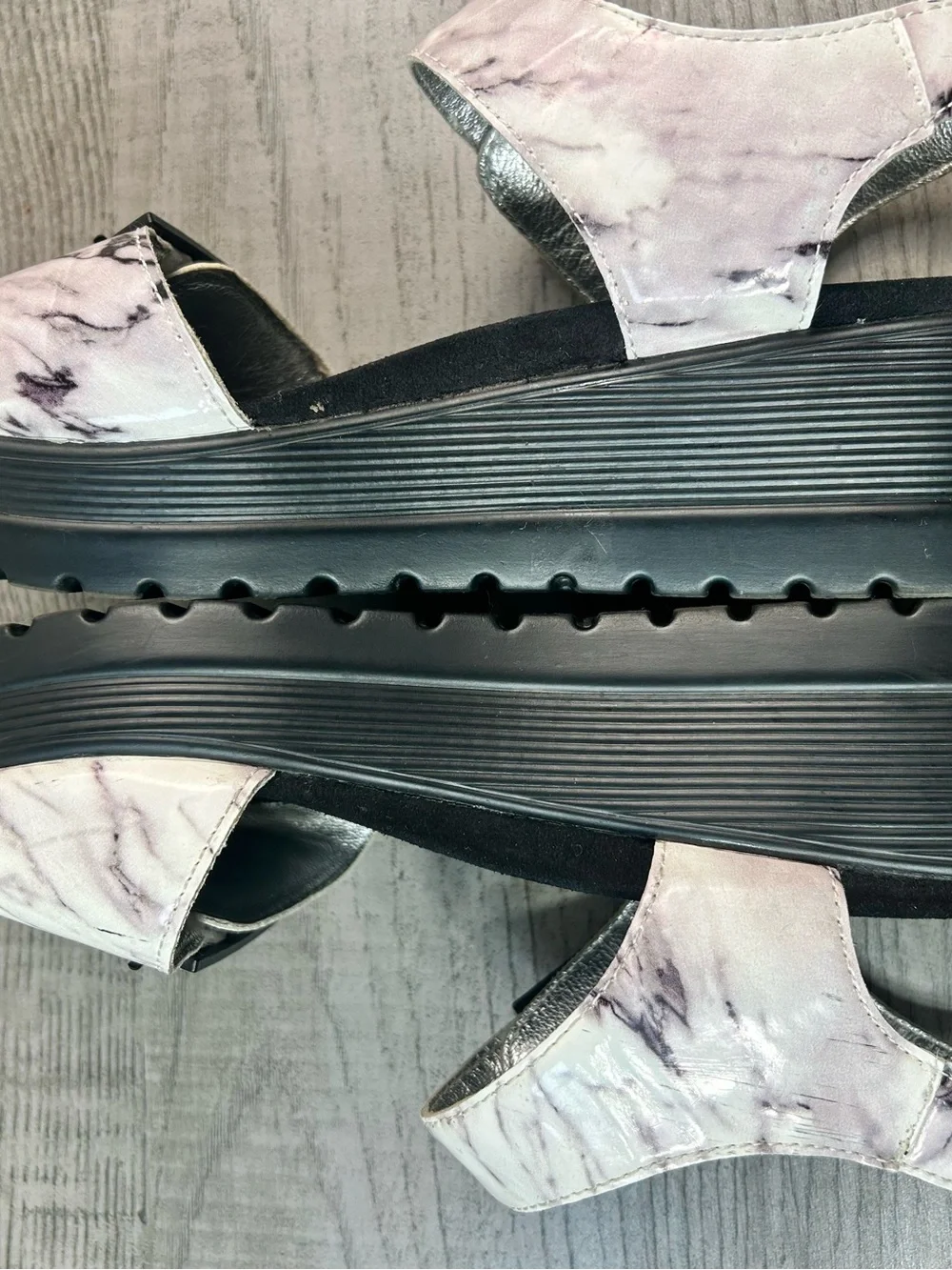 Alegria PG Lite Marble Print Platform Comfort Sandals Women’s Size 9.5 (40)